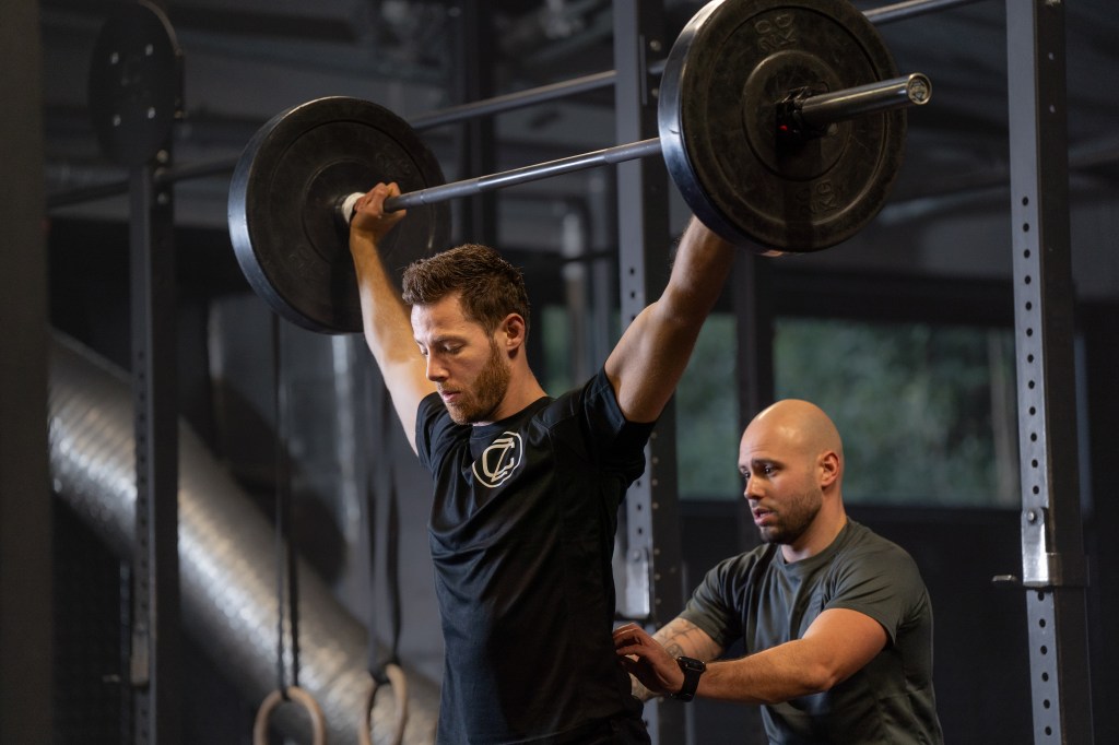 Dynamic CrossFit training session showcasing functional movements and high intensity. At Cluster Zuid | Driven By Sports.